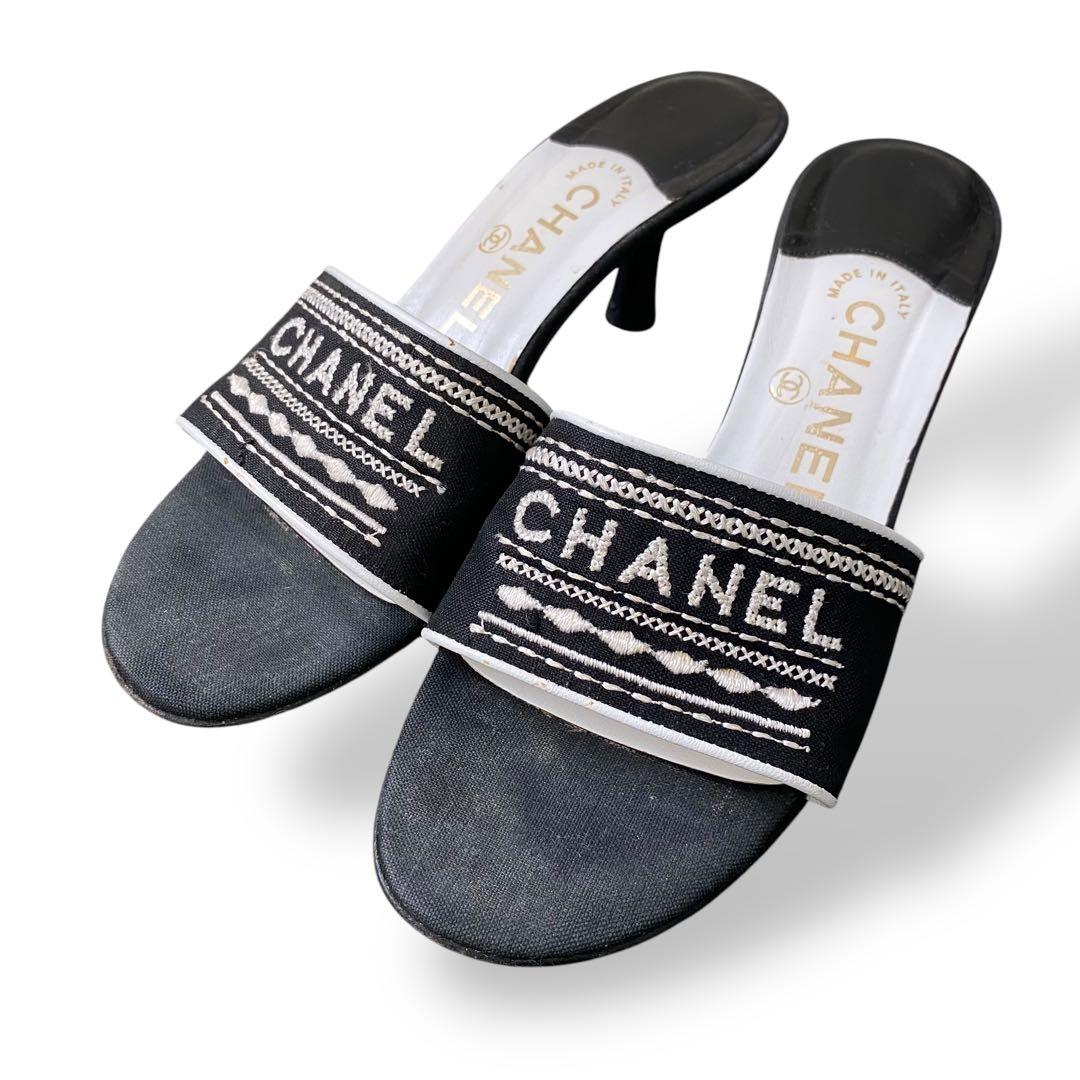 CHANEL ロゴ刺繍　ミュール　白　黒　23-23.5cm