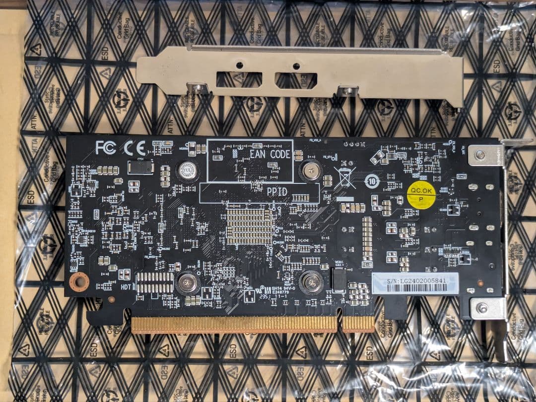 玄人志向 RD-RX6400-E4GB/LP RADEON ロープロファイル対応