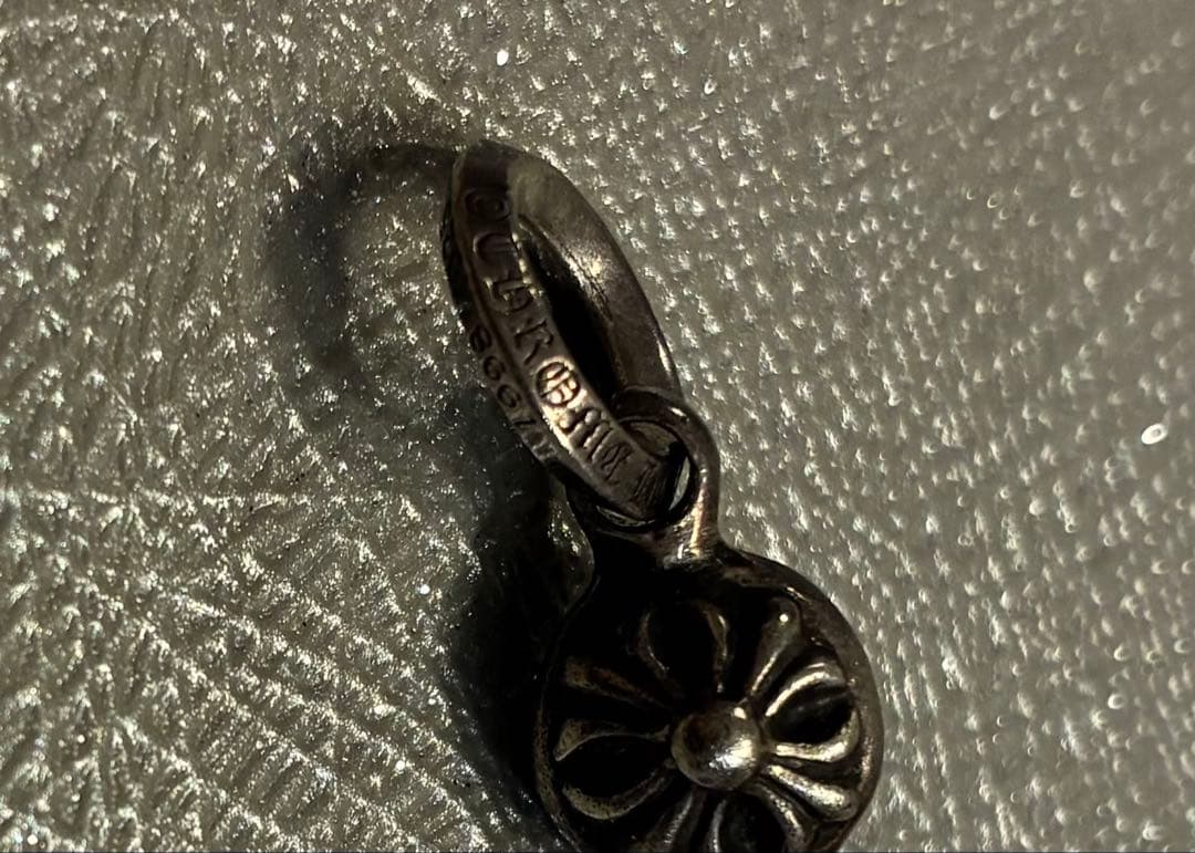 クロムハーツ ワンボール タイニー CH クロスチャーム