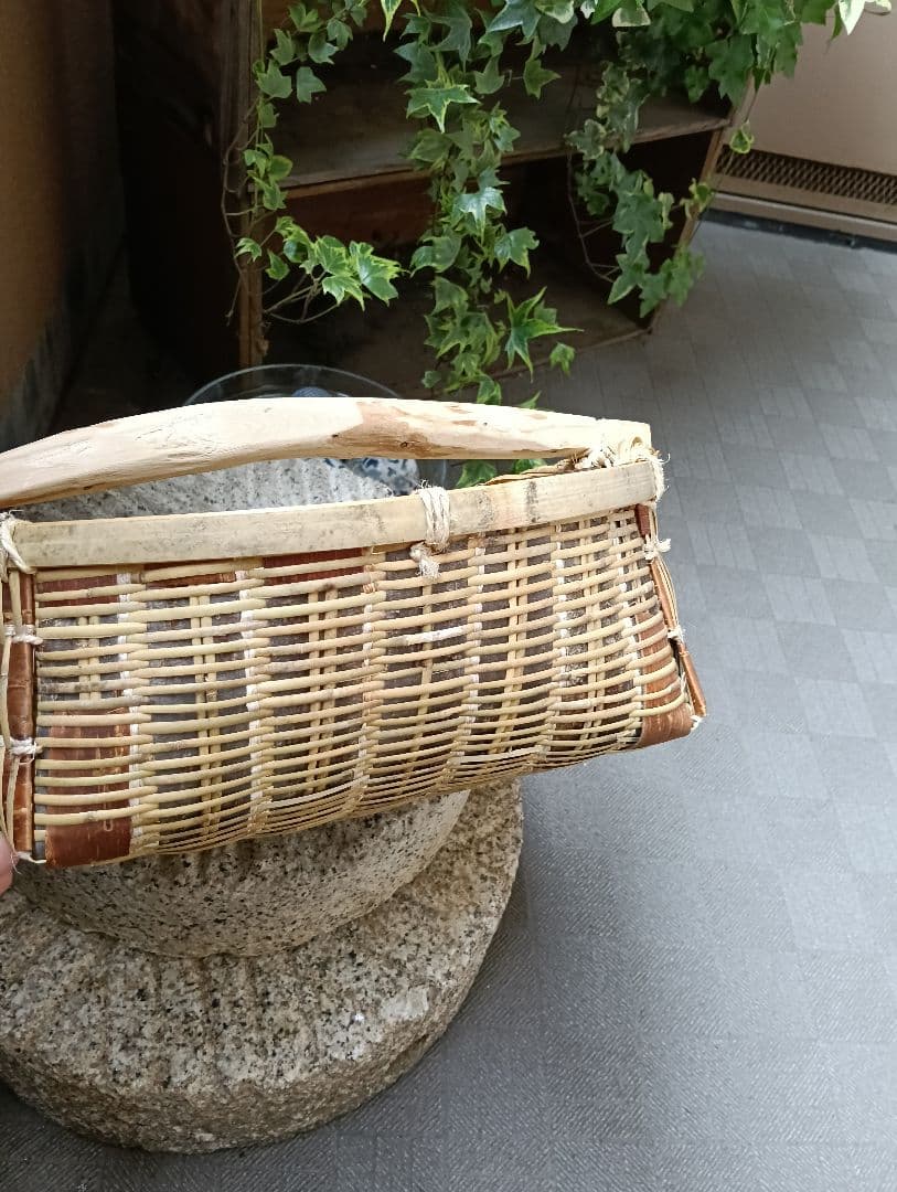 【メルカリ市　お値引き中】竹かご　肥料ふりかご