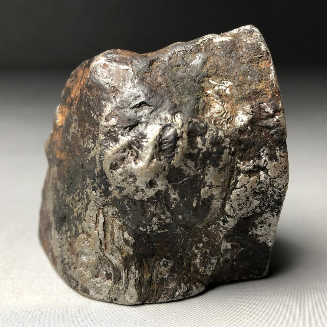 アルタイ隕石 鉄隕石　外皮付き隕石　エンドカット　原石　重さ約415ｇ