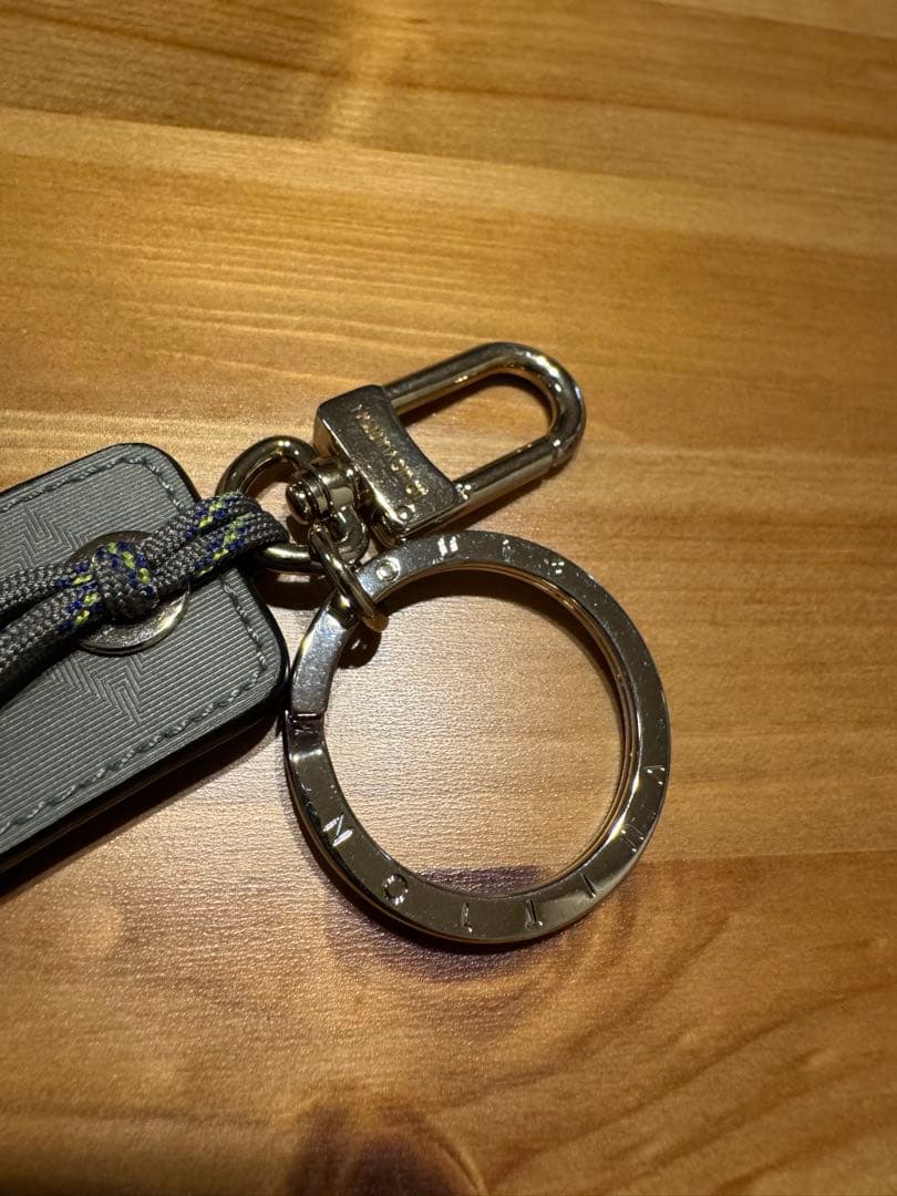 ルイ ヴィトン キーホルダー MP2126 モノグラムチタニウム