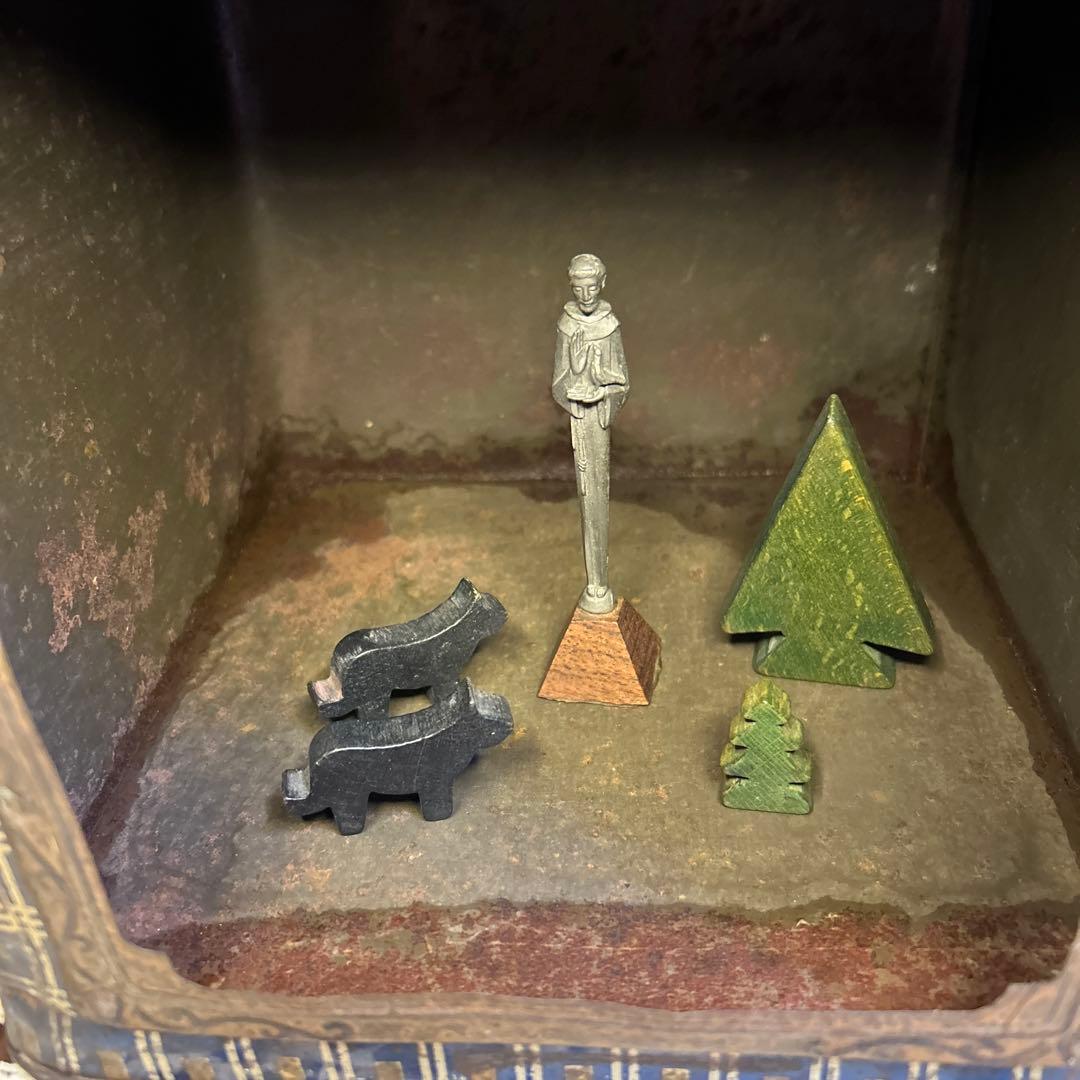 稀少ヴィンテージガラス窓付きブリキ缶 クリスマス 聖フランシスコ/ツリーと動物