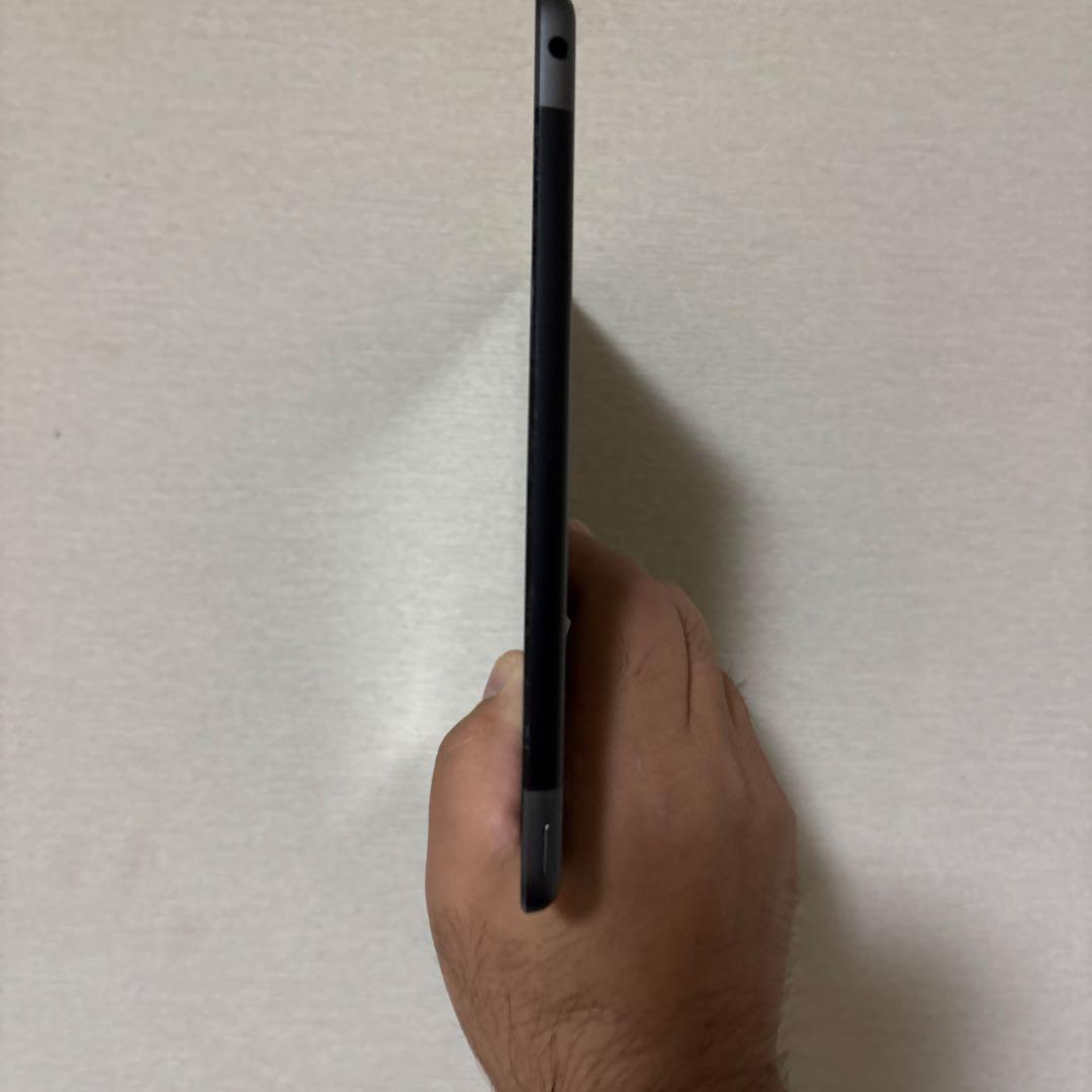 Apple iPad 本体 第8世代　A2429 スペースグレー