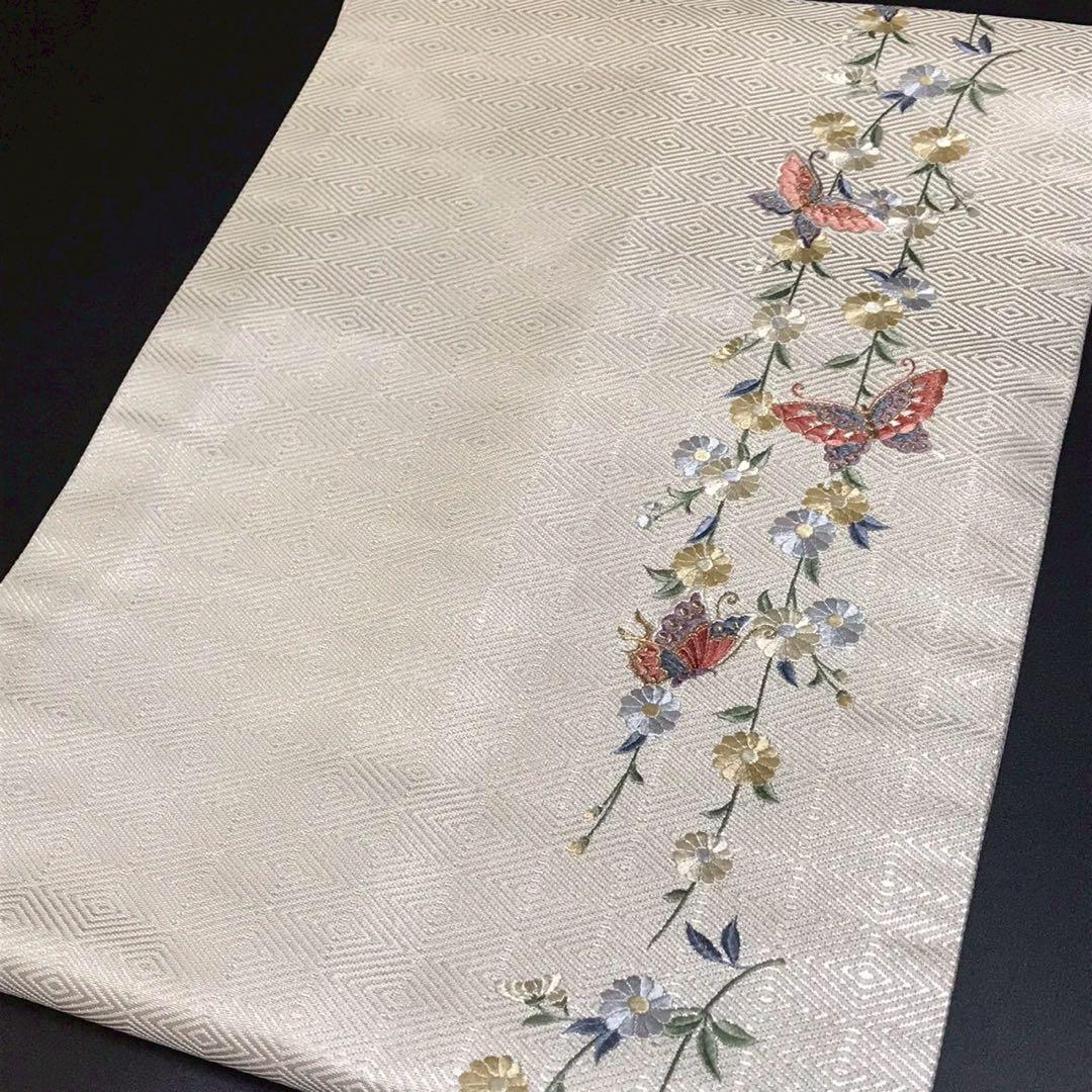 ［7080］名古屋帯 美品 舞蝶花文様 刺繍 金糸 九寸 シルバー 正絹 着物
