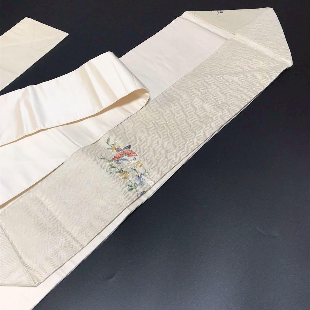 ［7080］名古屋帯 美品 舞蝶花文様 刺繍 金糸 九寸 シルバー 正絹 着物