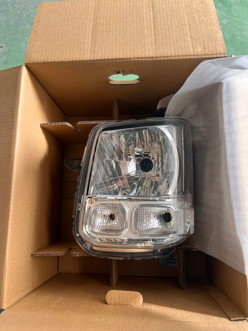 スズキ純正　エブリィDA17V 左側ヘッドライト　取り付け補修歴あり