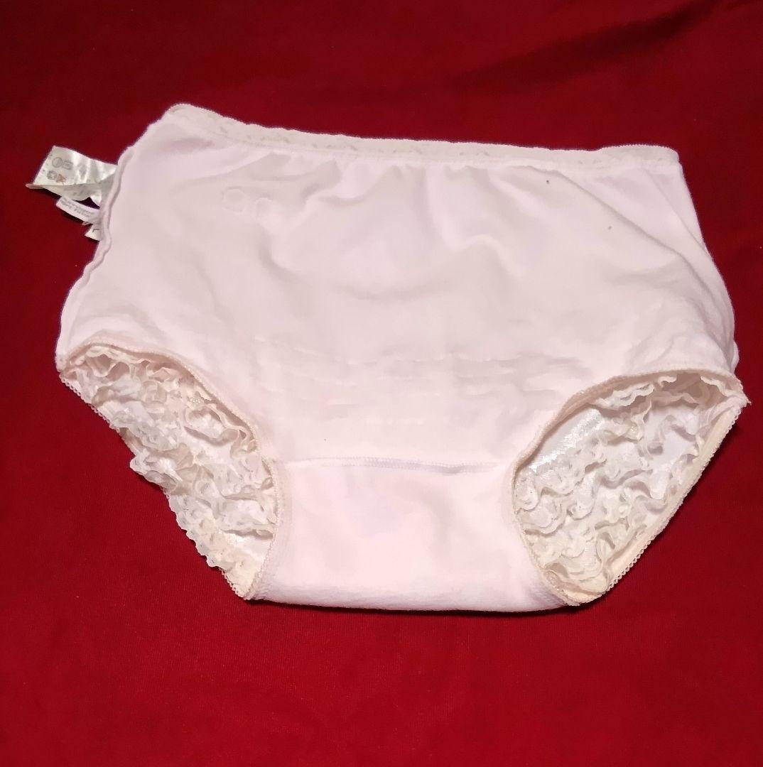 Courreges 　フリル付きピンクのアンダースコート