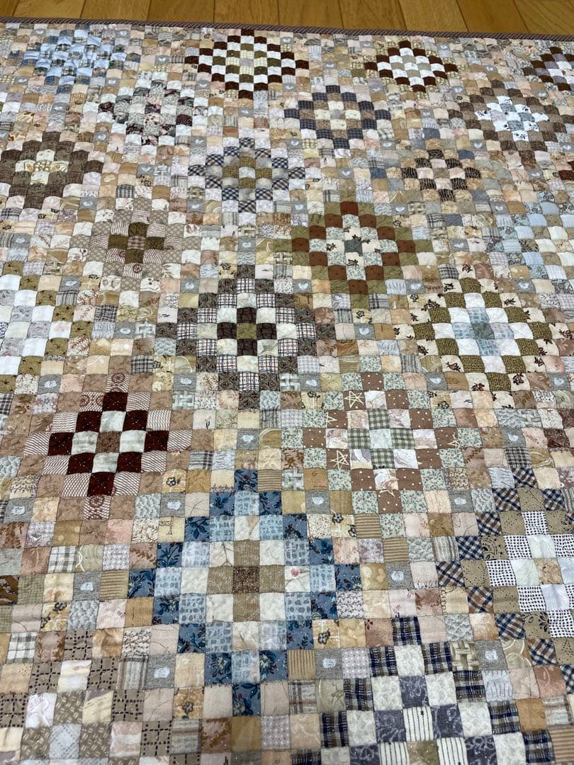 パッチワークキルト　タペストリー　アラウンド・ザ・ワールド