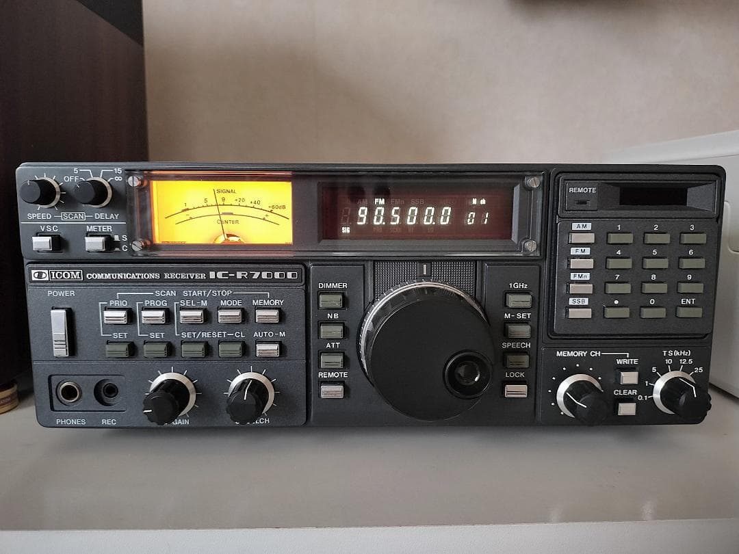 ICOM IC-R7000 広帯域受信機