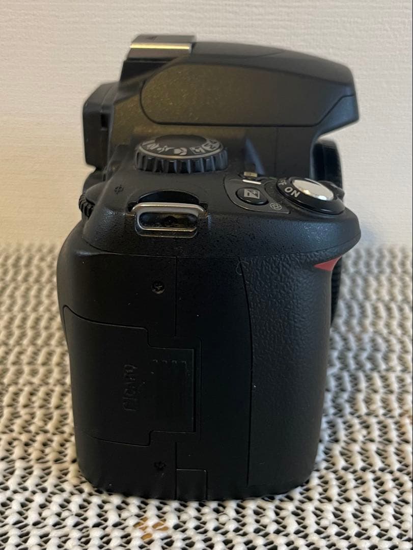 Nikon D40 本体 バッテリー、充電器と(2冊雑誌付属)