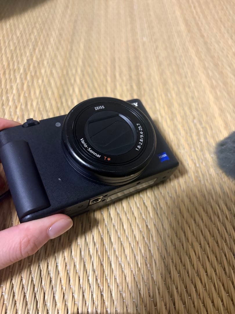 SONY ZV-1 本体＋バッテリー2個＋充電器／動作良好・少しキズあり