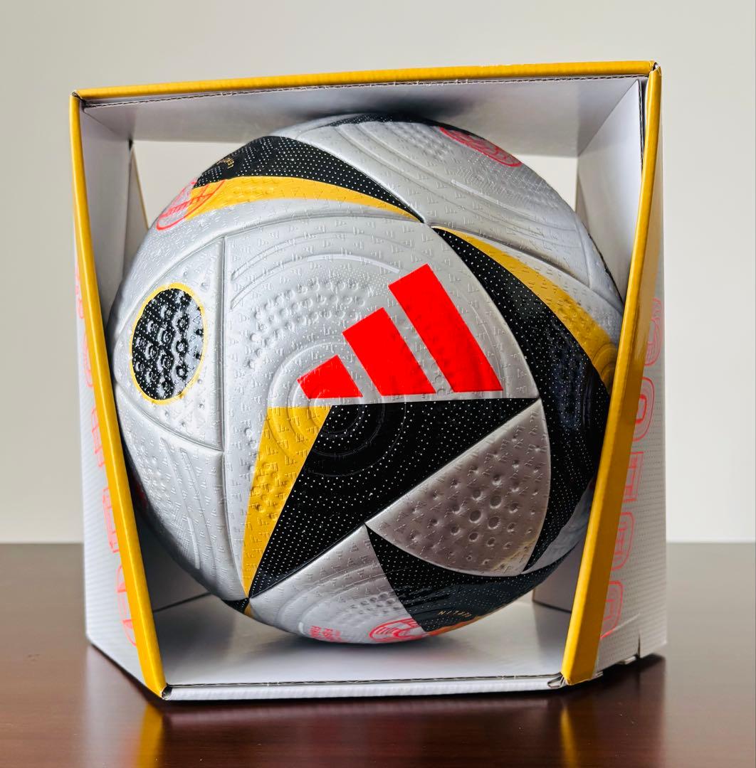 アディダス　サッカーボール　5号球　EURO 2024 　公式球