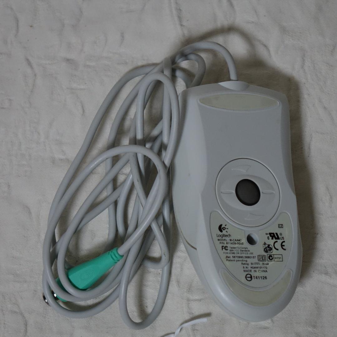 Logitech PS/2 3ボタンマウス M-CAA42