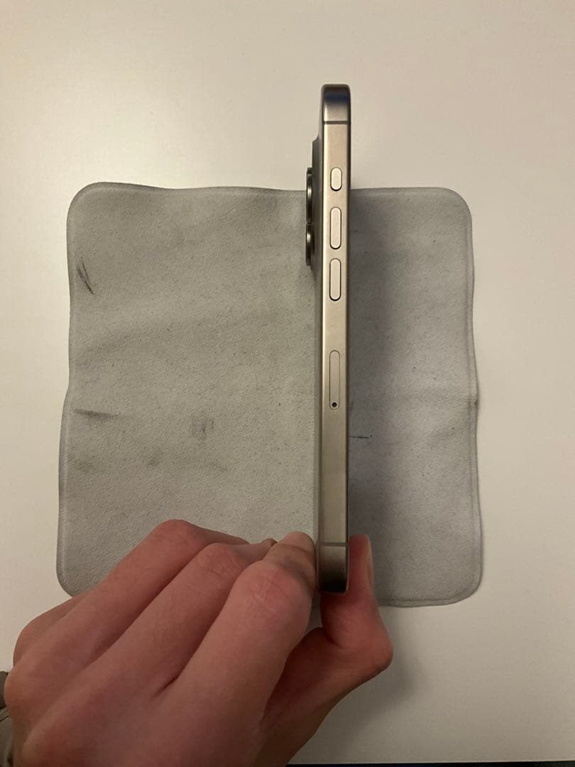 [美品]iPhone 15 Pro Natural Titanium 256GB