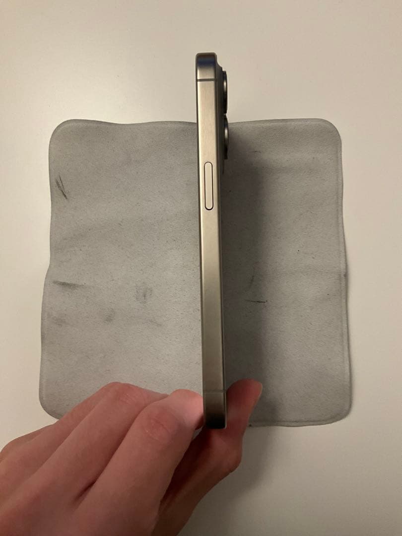 [美品]iPhone 15 Pro Natural Titanium 256GB