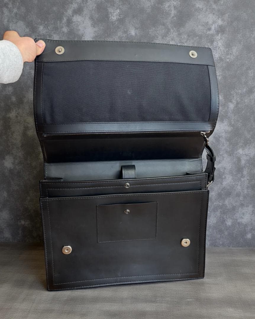 本人期【DIRK BIKKEMBERGS／ビッケンバーグ】レザーショルダーバッグ