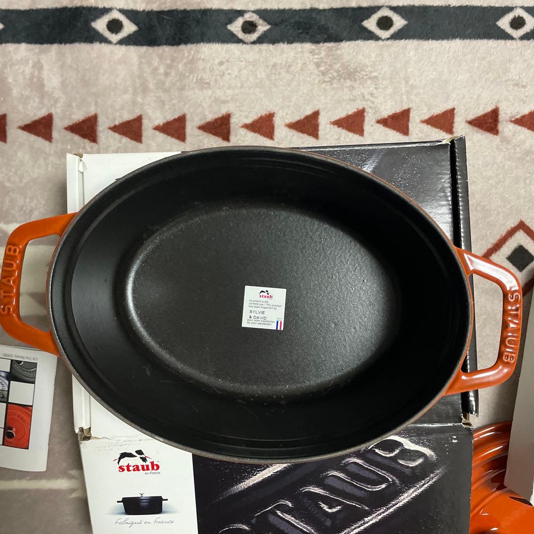 桶桶様、staub 両手鍋 9インチ フランス製新品、箱、取説有り