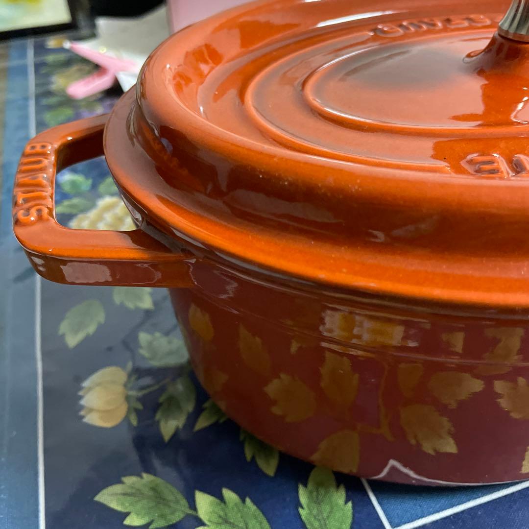 桶桶様、staub 両手鍋 9インチ フランス製新品、箱、取説有り