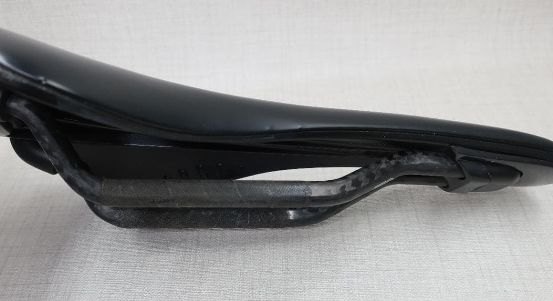 フィジーク Antares R1 Versus Evo サドル LARGE