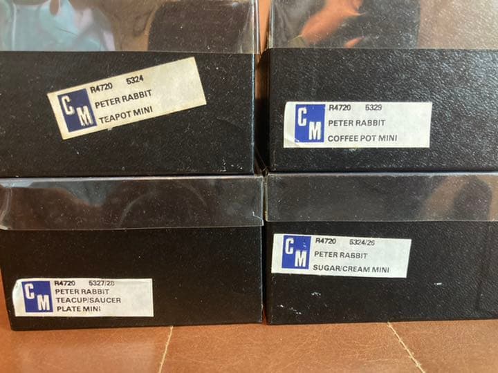 ウェッジウッド　ミニチュア　ピーターラビット　4箱セット　黒壷 