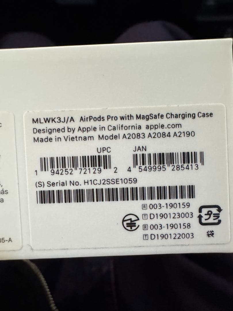 AirPods Pro MagSafe 付属品ケーブル以外全部入ってます