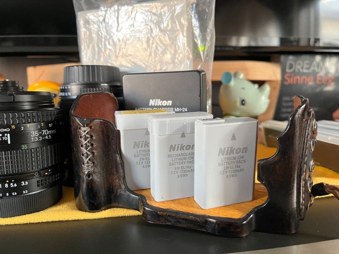 Nikon Df デジタル一眼レフカメラ　ショット数4300回前後バッテリー3