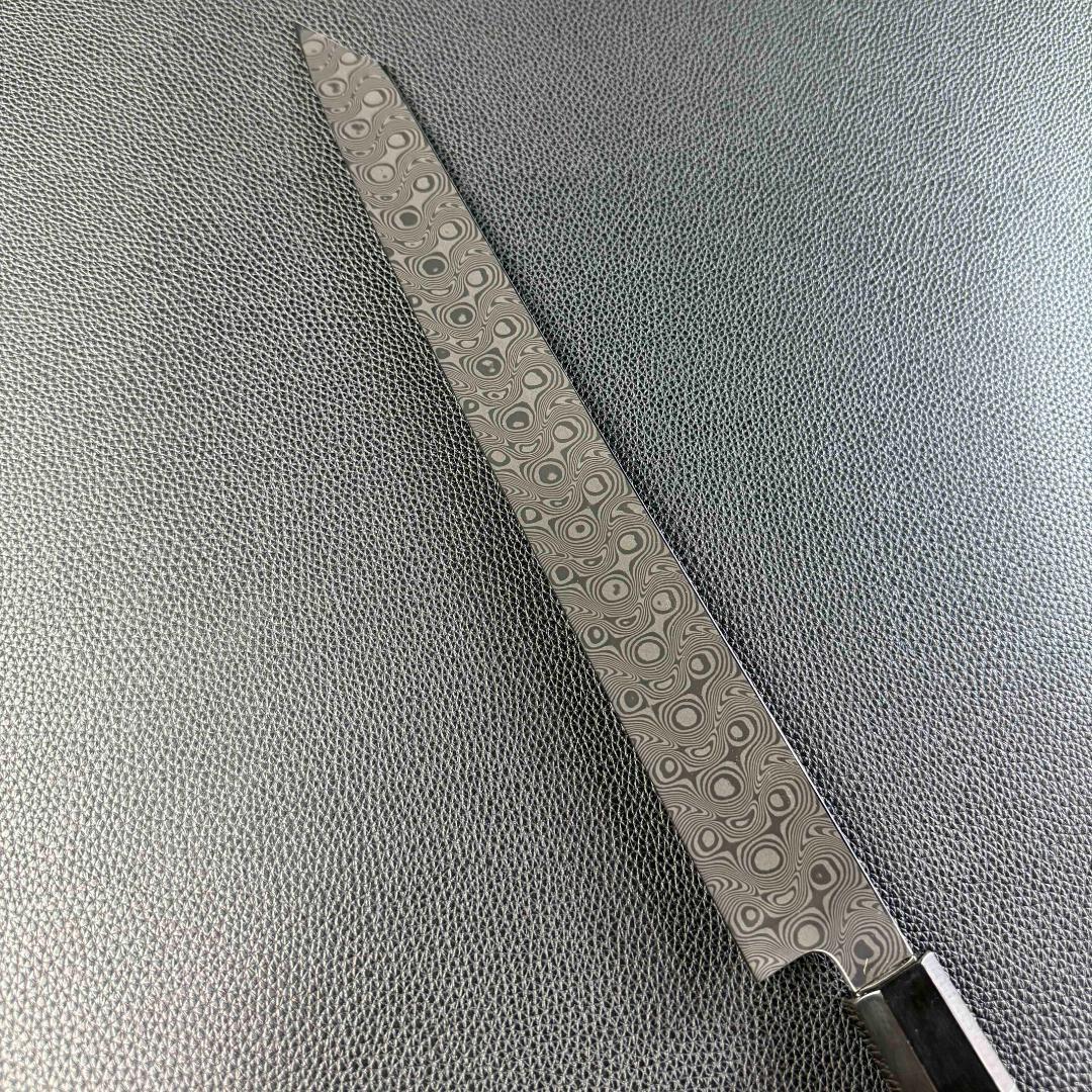 9572新品ダマスカス 切付包丁 尺一 海流紋105層 黒檀黒水牛白三本巻八角柄