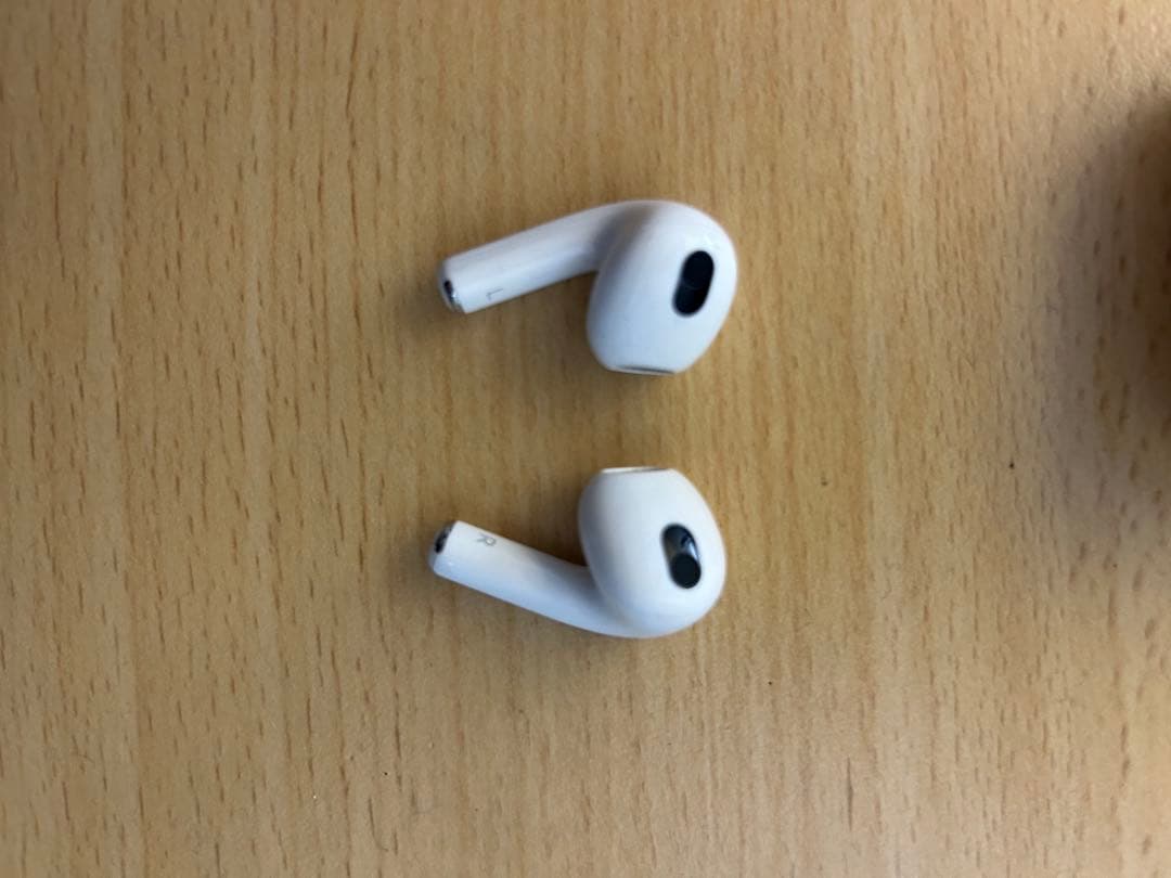 AirPods 第三世代ワイヤレスイヤホン 本体 充電ケース付き