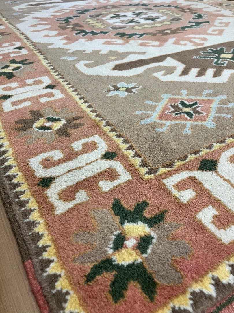 トルコ絨毯　バルケシル　約200×140cm ウール