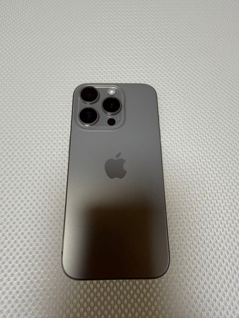 美品 iPhone 15 Pro ナチュラルチタニウム128GB simフリー