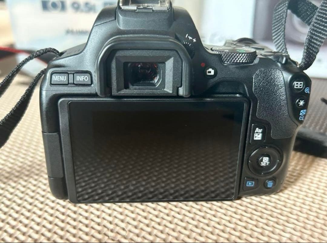 Canon EOS Kiss X10 デジタル一眼レフ