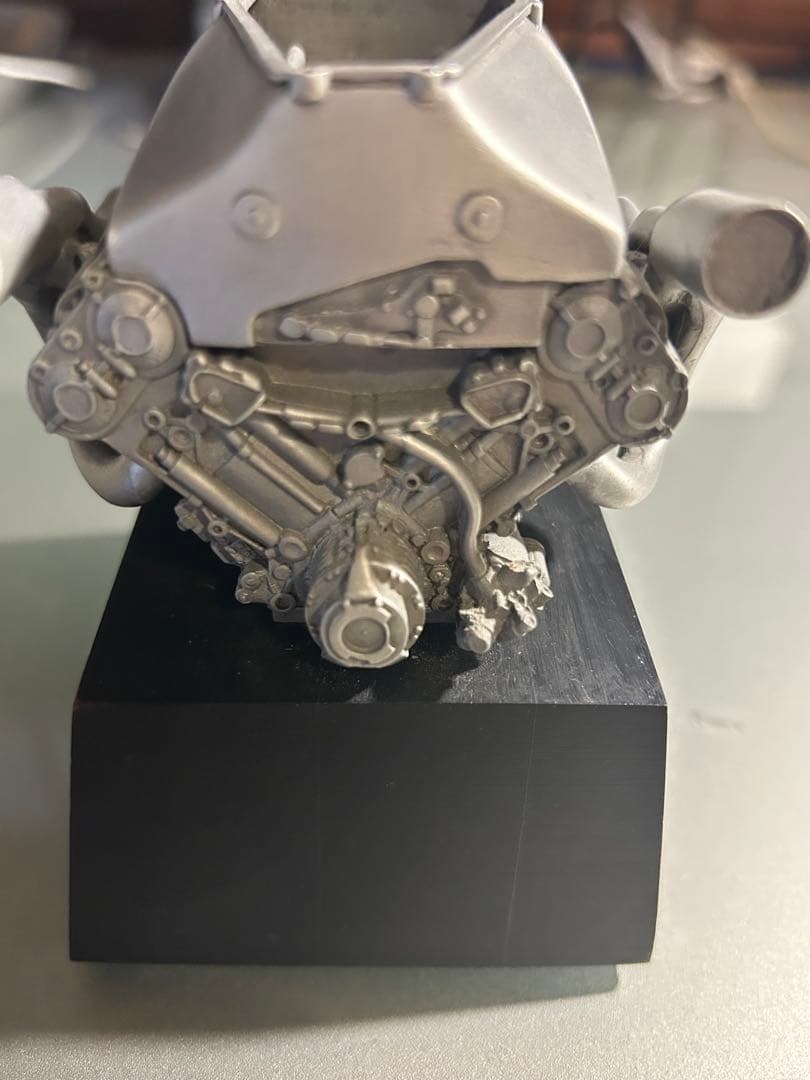 F1 TOYOTA 2005エンジン模型　金属