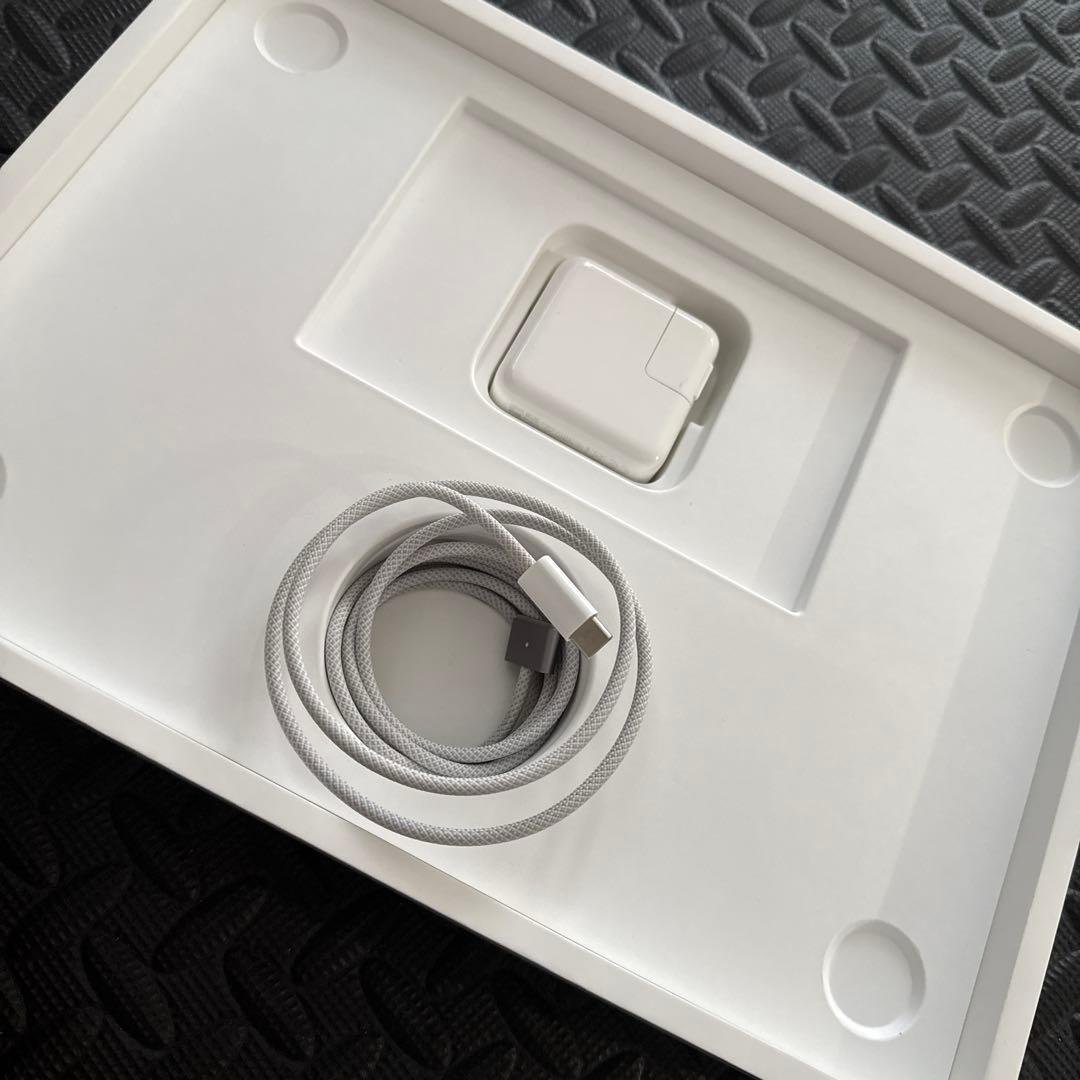 MacBook本体 MacbookAir 13.6 M2 8GB 256GB