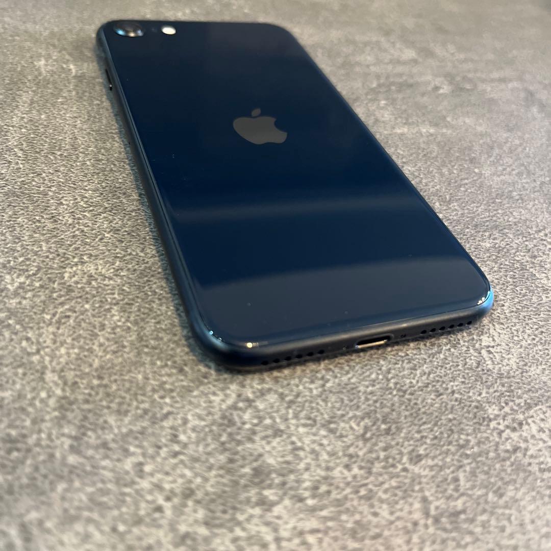 【美品】iPhoneSE 3世代　64GB SIMフリー バッテリー100%