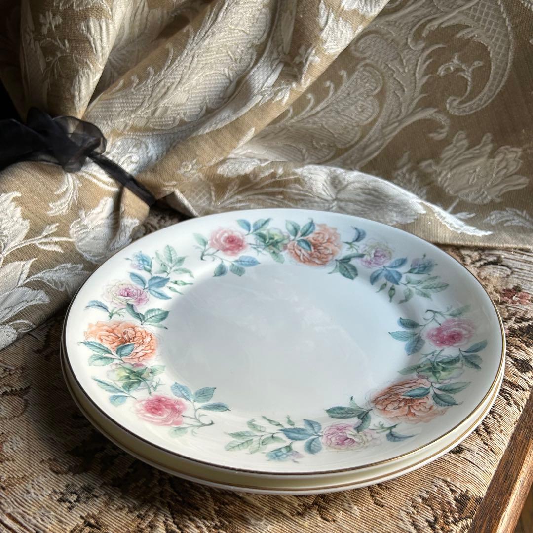  MistRose ──静かな英国の春を閉じ込めたプレート 2枚