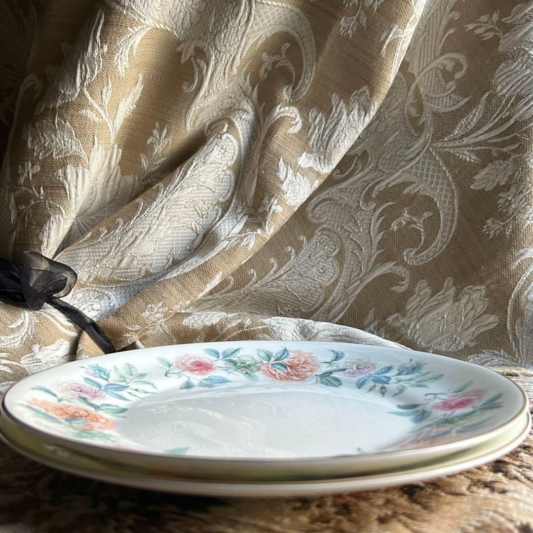  MistRose ──静かな英国の春を閉じ込めたプレート 2枚