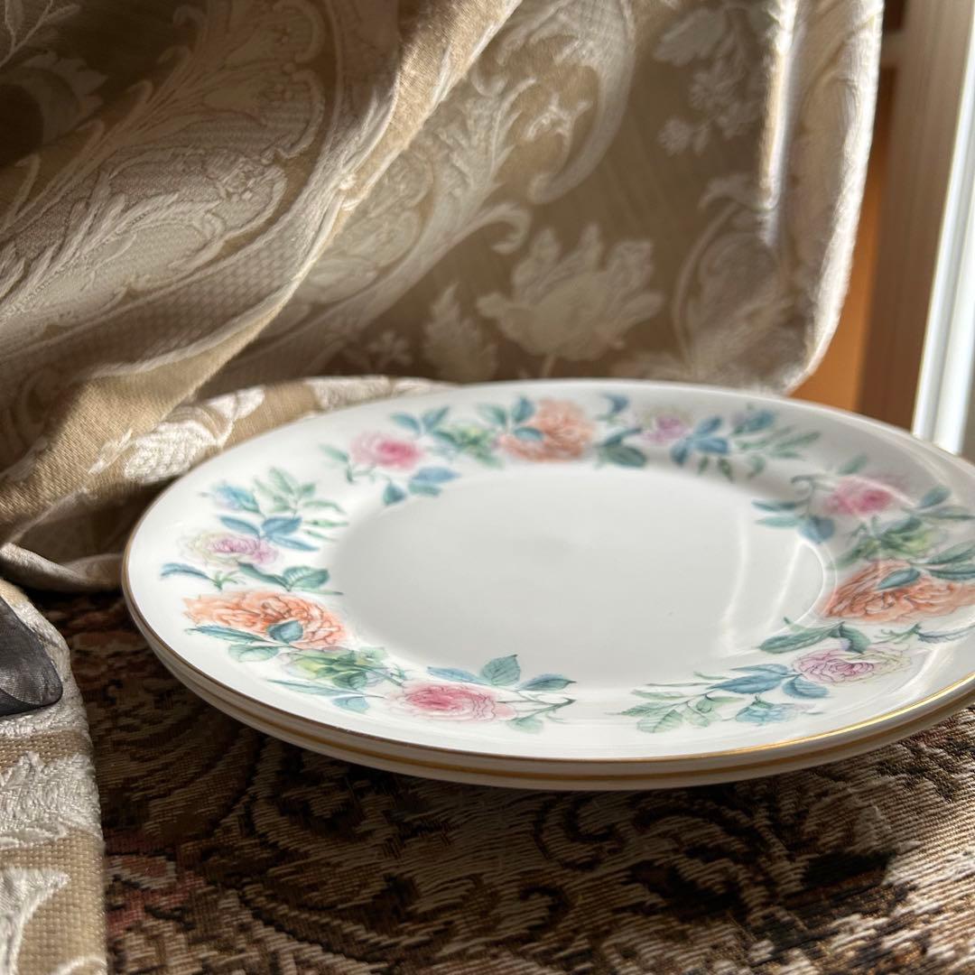  MistRose ──静かな英国の春を閉じ込めたプレート 2枚