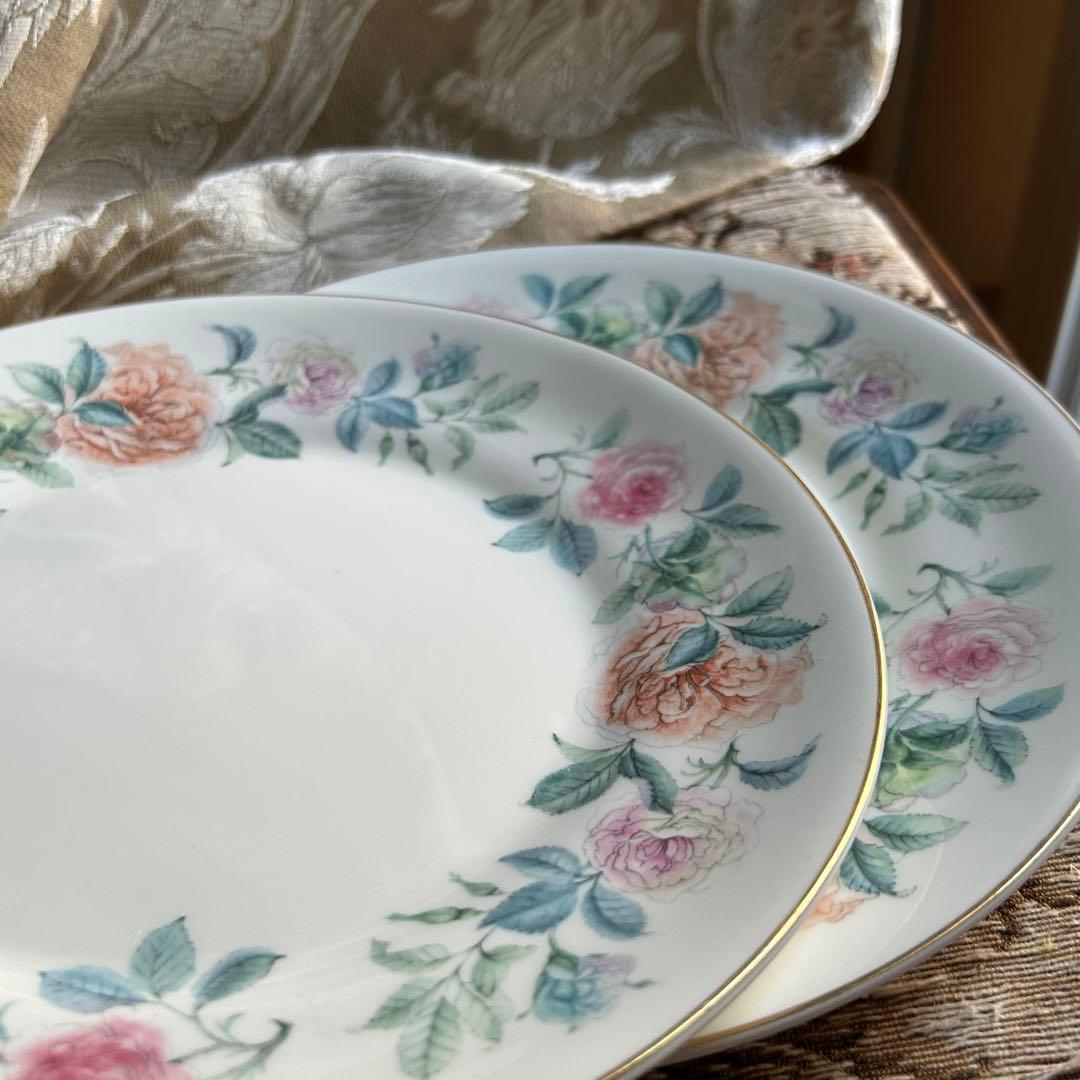  MistRose ──静かな英国の春を閉じ込めたプレート 2枚