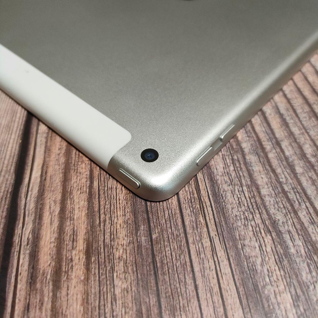 iPad 第6世代 32GB シルバー SIMフリー 新品近い