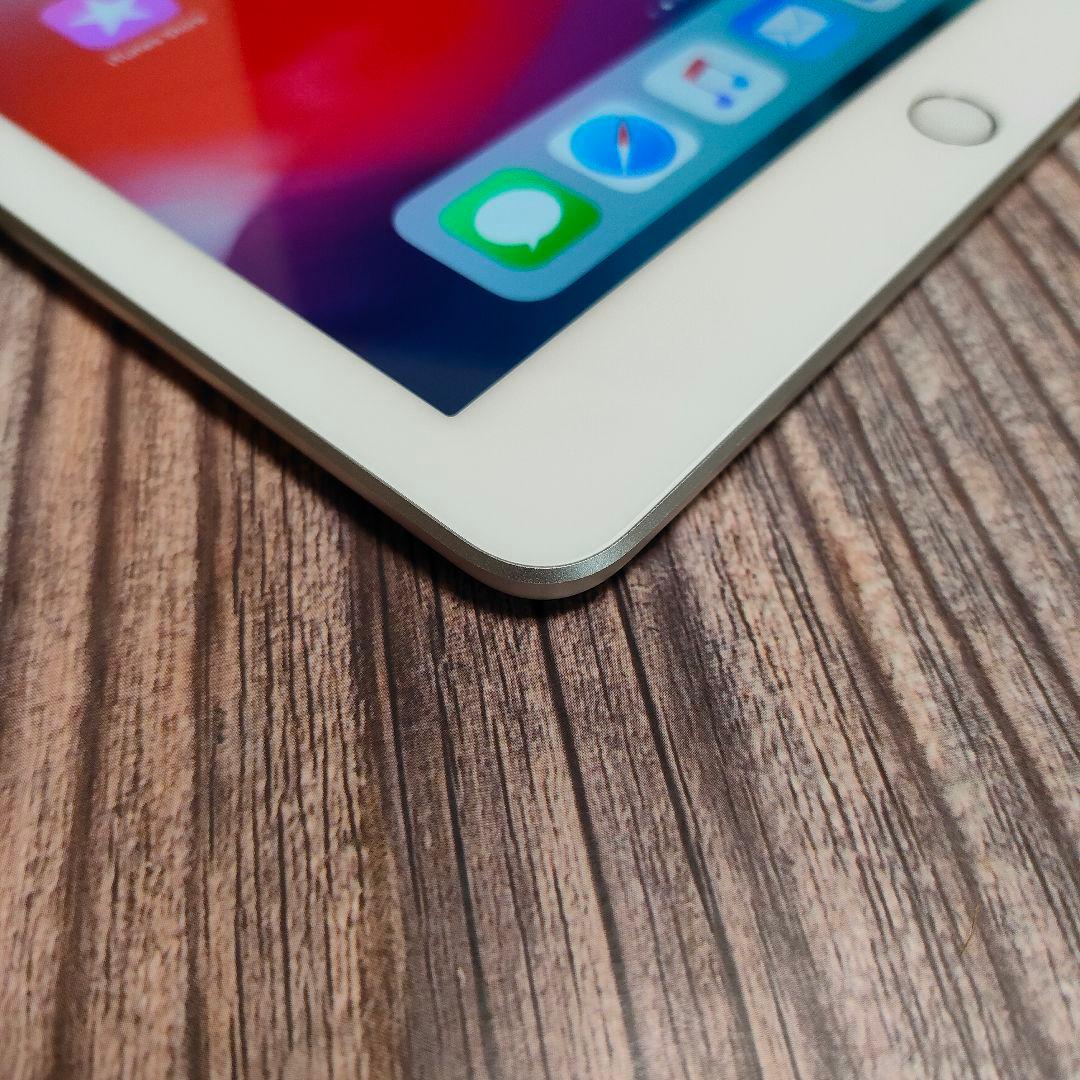 iPad 第6世代 32GB シルバー SIMフリー 新品近い