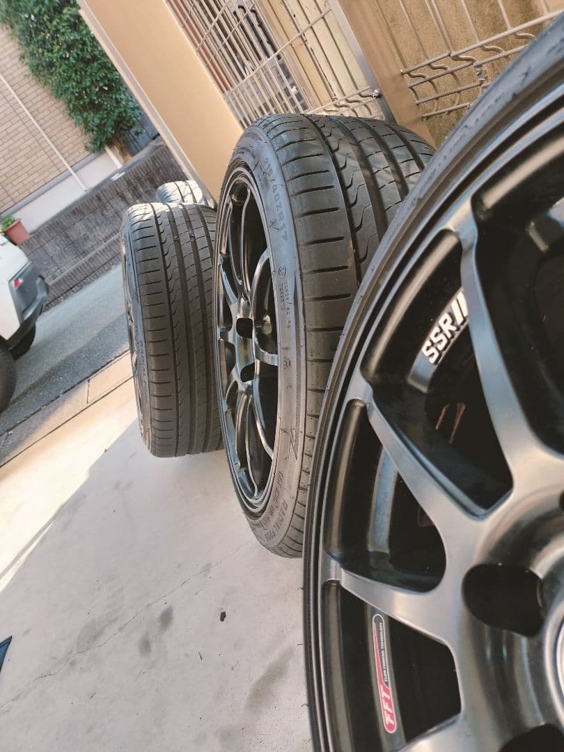 SSR GTV02 8J ＋45 5H 17インチ　114.3　215/40