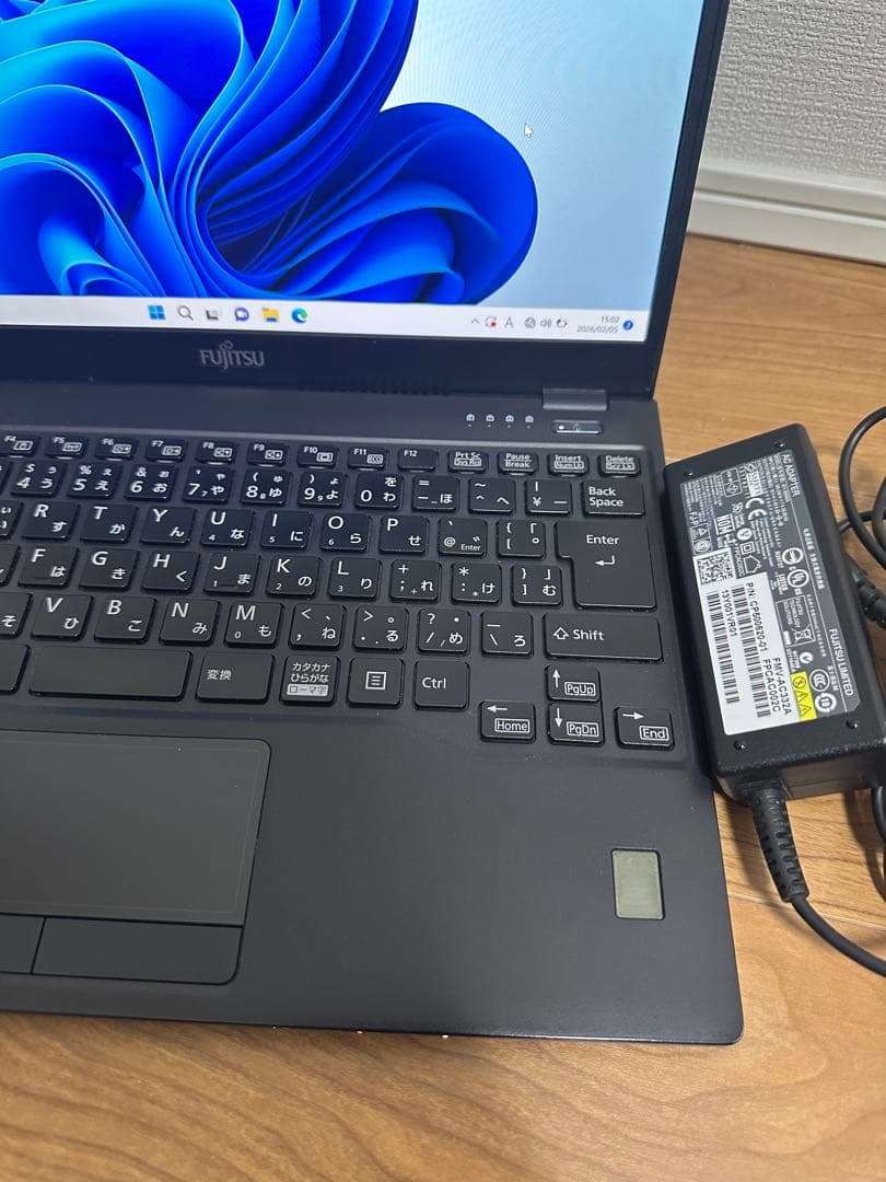 富士通U939/B LTE 第8世代 i5 メモリ8GB SSD128GB 指紋