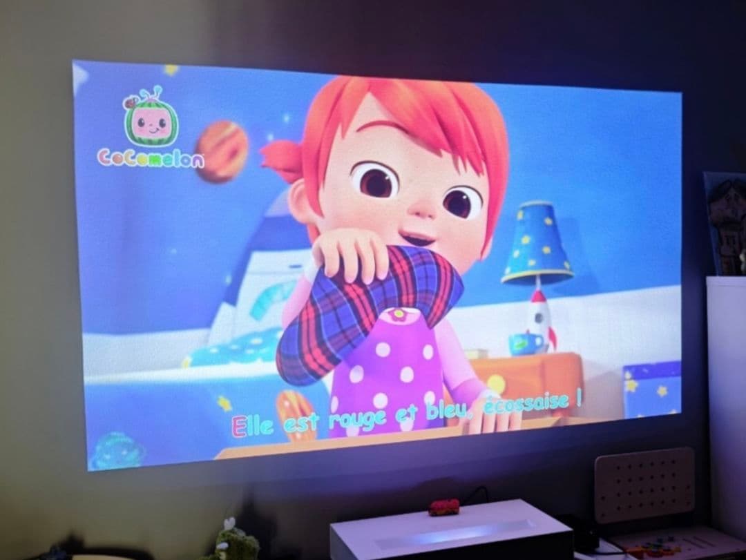 LG HU85 4K ,HDR 対応プロジェクター本体 ホワイト グレー