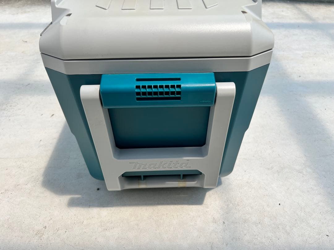 Makita マキタ　充電式保冷温庫　CW180DZ