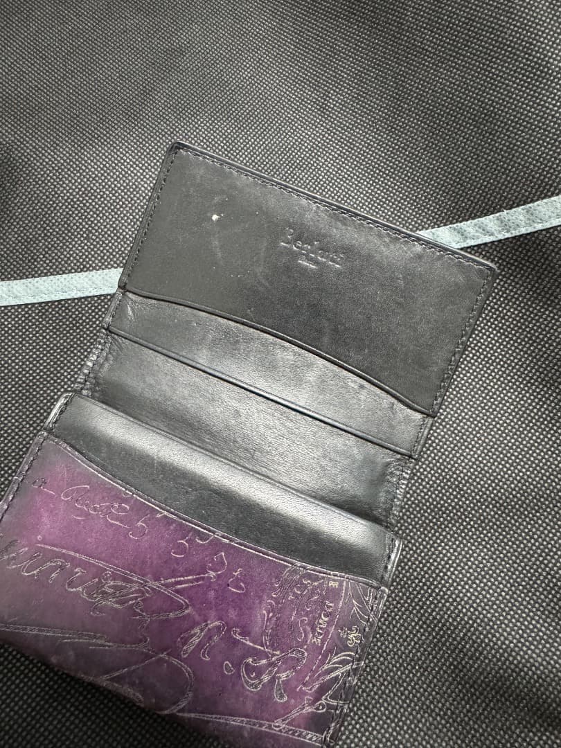 【ベルルッティ】紫色 レザー 名刺入れ