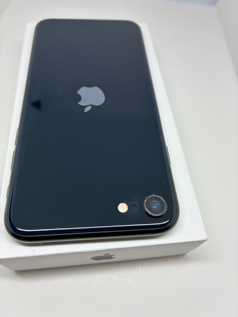 【極美品】iPhone SE3 64G ブラック　SIMフリー　純正新品バッテリ