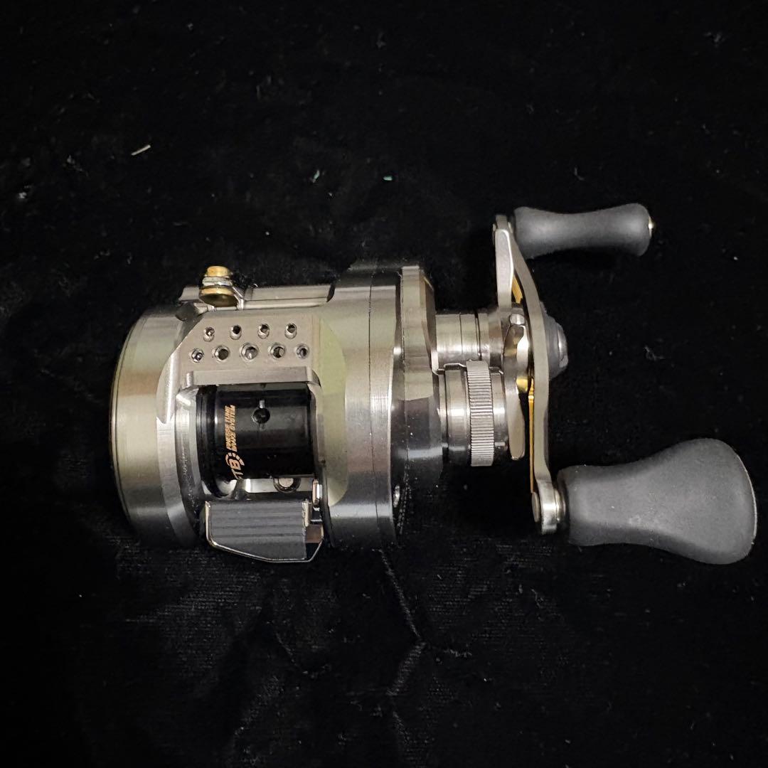 シマノ　23 カルカッタコンクエスト BFS 右巻き XG 美品