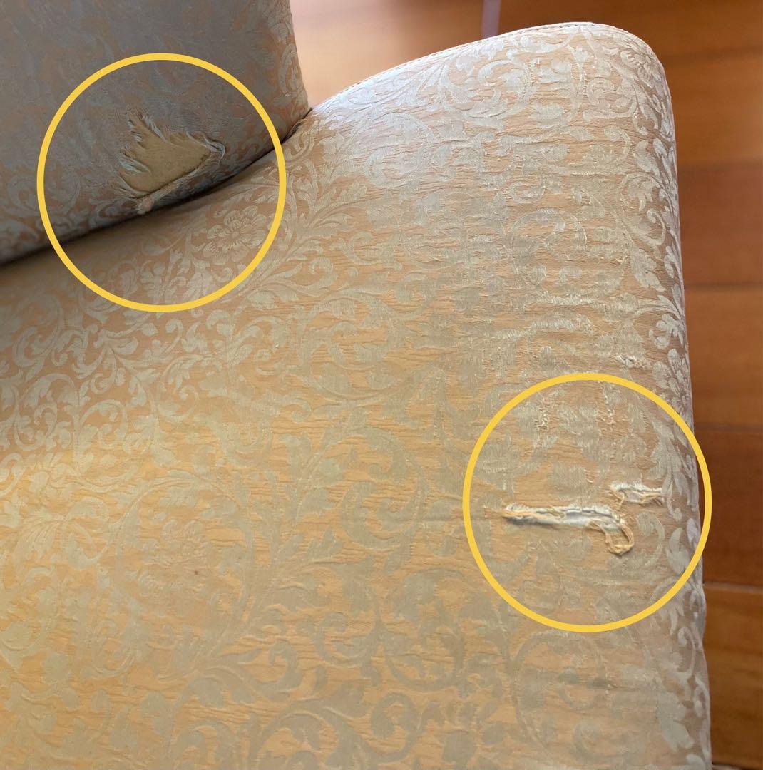 ベージュ色アームチェア(背もたれ付き)