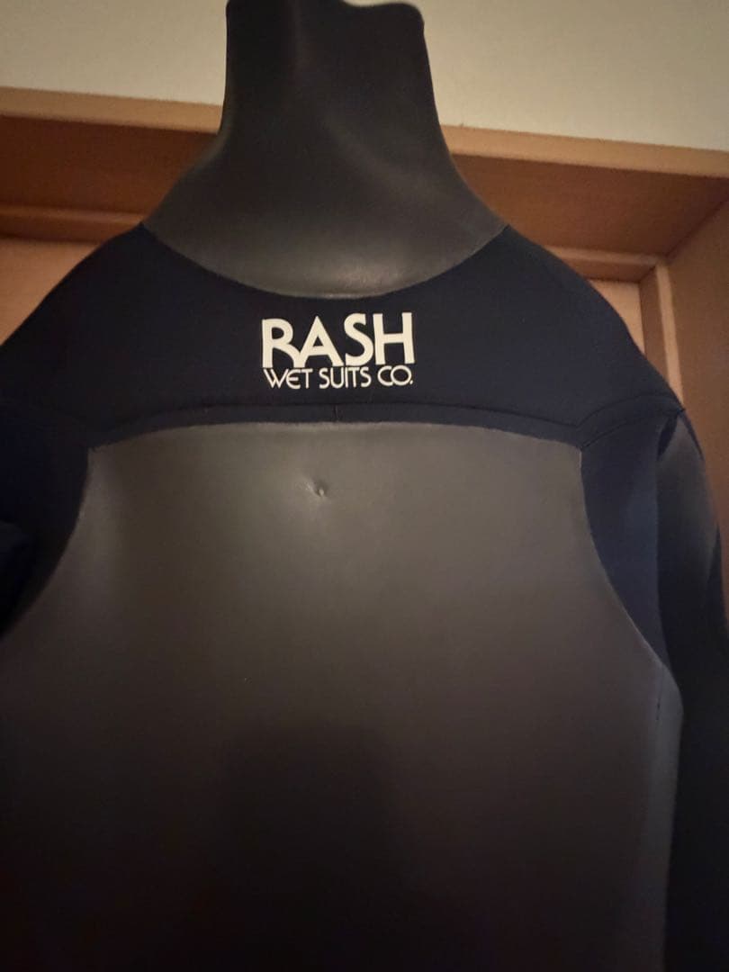 km6、ウエットスーツセミドライRASH ブラック1回着用